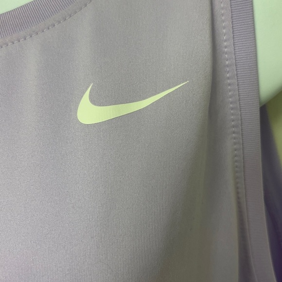 109. The Nike Tee DRI-FIT lavender Tank top, size XL, NWT - Picture 3 of 7